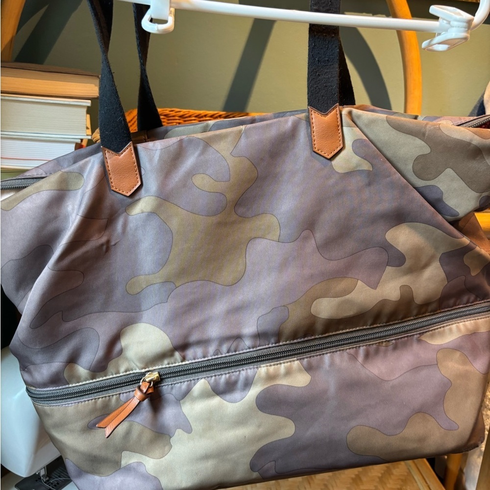 Stella & Dot Large Expandable Camouflage Tote Bag - Picture 8 of 9